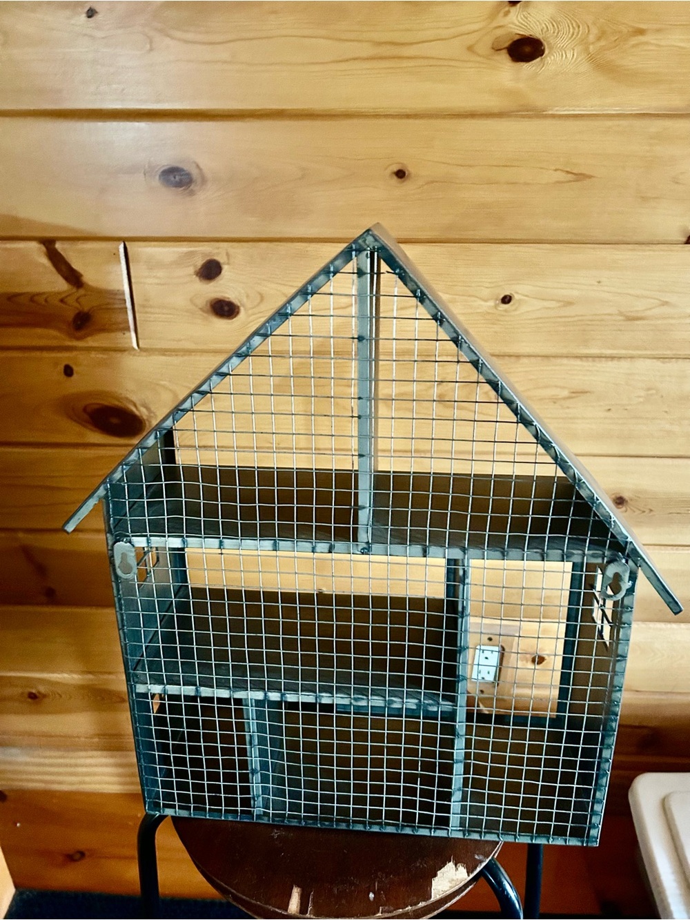 Metal House 🏠 Shape Wall Display Shelf - Picture 3 of 4